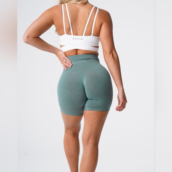 🏋‍♀️ NVGTN Forest Green Pro Seamless Shorts Medium 🏋‍♀️ - Picture 3 of 6
